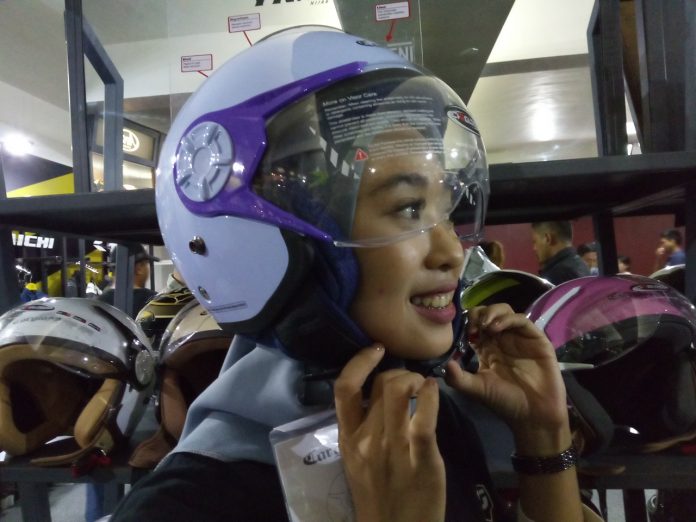 Helm Cargloss Hijaber