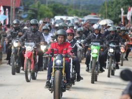 Presiden Jokowi Naik Motor Custom Jajal Jalan Perbatasan Trans Kalimantan Presiden Jokowi Naik Motor Custom Jajal Jalan Perbatasan Trans Kalimantan