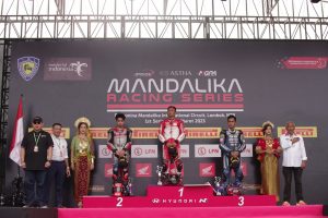Hasil Race 1 Kejurnas Mandalika Racing Series: Rheza Ukir Sejarah, Galang Ketiga