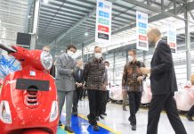 Pabrik Piaggio Indonesia Diresmikan, Produk Perdana Vespa Batik Pabrik Piaggio Indonesia Diresmikan