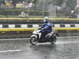 Persiapan berkendara Hujan Deras