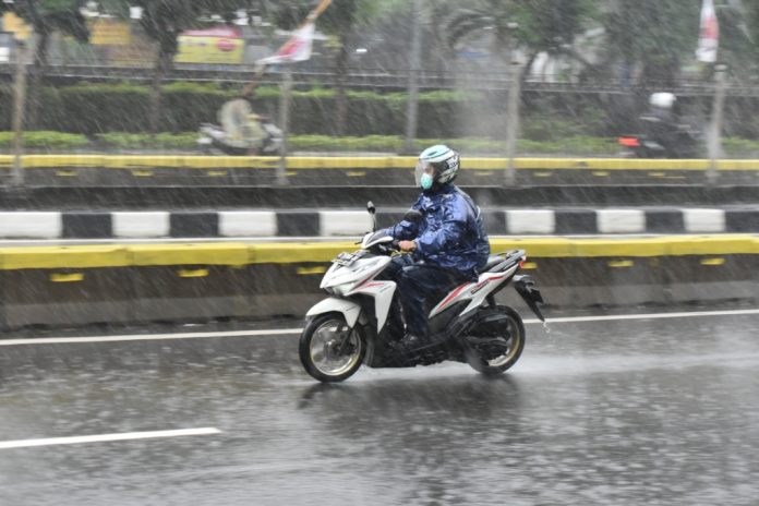 Persiapan berkendara Hujan Deras