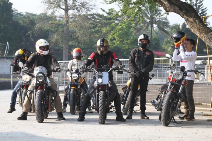 Safety Riding The Clan Moto Guzzi Latih Skill dan Emosi