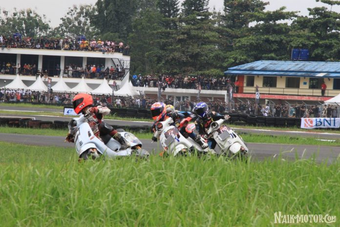 Galeri Foto The Brotos Vespa Race