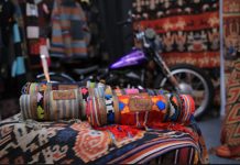 Berbahan Tenun, Produk Kolaborasi Triple Topper X Oerip Indonesia Rilis di Kustomfest 2022 Triple Topper X Oerip Indonesia