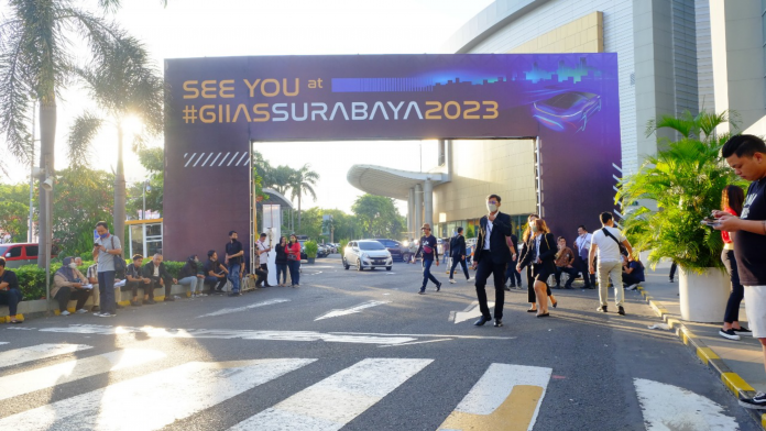Pengunjung GIIAS 2022 Surabaya