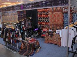 Mengenal Bahan Tenun di Produk Kolaborasi Triple Topper x Oerip Indonesia kolaborasi Triple Topper