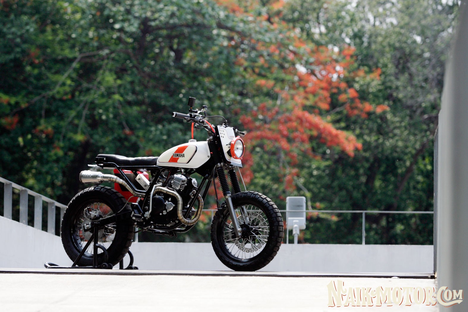 Yamasaki Scrambler Berbasis Yamaha Pakai Komponen Kawasaki Trail