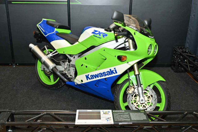 pameran Kawasaki 4 silinder