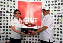 CSR Lanjutan, Givi Serahkan 100 Top Box Kepada Tenaga Pengajar di Cikupa
