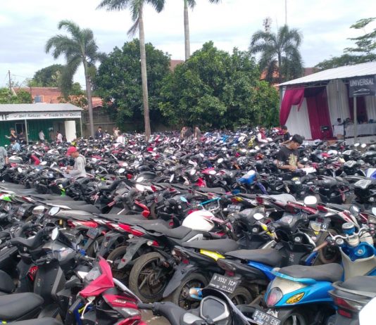 Jokowi Beri Kelonggaran 1 Tahun Bayar Cicilan Kredit Motor Tukang Ojek relaksasi kredit kendaraan