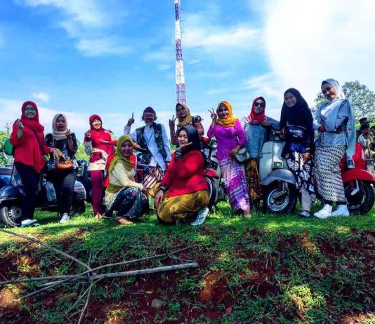 Kenalkan BILKISS, Club Vespa Kaum Hawa dari Kota Batik Pekalongan Terbukti di kota Pekalongan ada club Vespa yang semuanya beranggotakan perempuan bernama BILKISS Ladies Scoot Pekalongan.