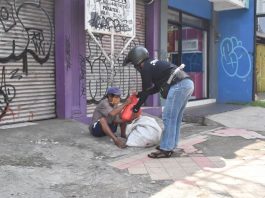 Kolaborasi 2 Komunitas Lawan Covid-19, 2StrokeDepok dan SpeedClown90’s Bagikan Masker dan Sembako Kolaborasi Komunitas Lawan Covid-19