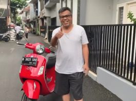 Komedian Abdel Achrian Lelang Vespa GTS 150 Miliknya untuk Terdampak Corona abdel achrian