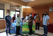 Cegah Penularan Covid-19, FIFGROUP Berikan APD ke Warga Cilandak