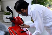 Fantastis, Gesits Bertanda Tangan Jokowi Laku Rp 2,5 Miliar