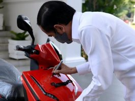 Fantastis, Gesits Bertanda Tangan Jokowi Laku Rp 2,5 Miliar