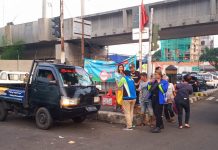 Punya Profit Jualan Masker, JSC Berbagi Takjil di Pos PSBB Lebak Bulus JSC berbagi takjil