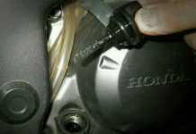 Begini Cara Mudah Cek Oli Motor Apakah Harus Segera Diganti MengeCek Oli Motor