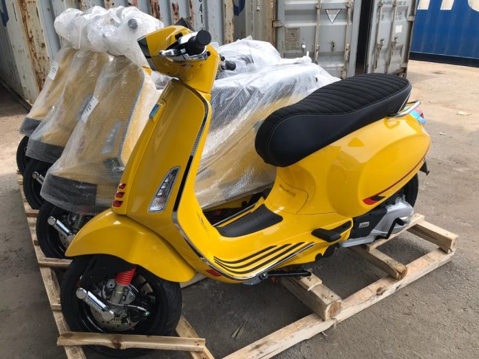 vespa sprint kuning