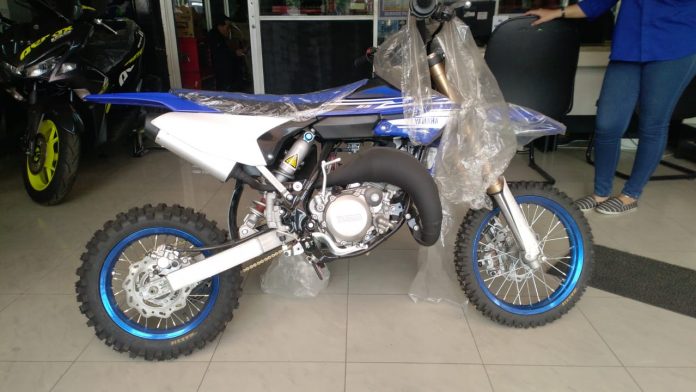 Yamaha YZ65 terpampang