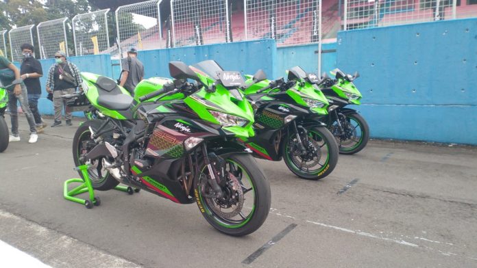 warna favorit Ninja ZX-25R