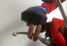 Hindari Meletakkan 2 Jari di Handle Rem Depan, Bahaya! jari di handle rem