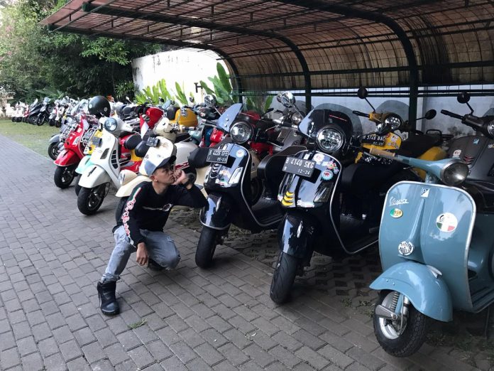 Riding Kemerdekaan GT Vespa