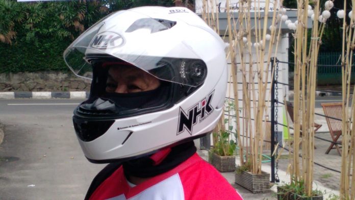 masker helm full face