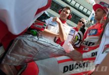 Ini Alasan Tangki Motor MotoGP Selalu Diberi Penutup Sebelum Balapan Tangki Motor MotoGP