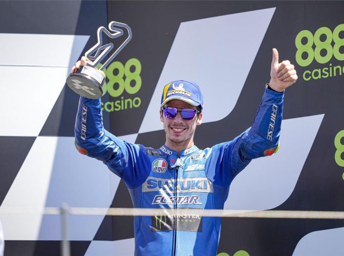 Podium Pertama Suzuki