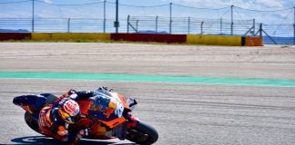 Pedrosa Memakai KTM Versi Pengembangan