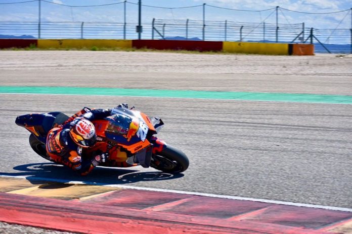 Pedrosa Memakai KTM Versi Pengembangan