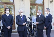 Piaggio Group Presentasikan 2 Moto Guzzi Baru kepada Presiden Italia Moto Guzzi Presiden Italia