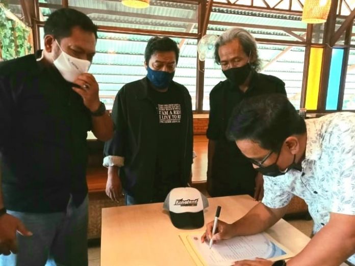 Tim Wartawan Penjelajah Tim Wartawan Penjelajah