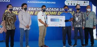 sandiaga uno vaksinasi