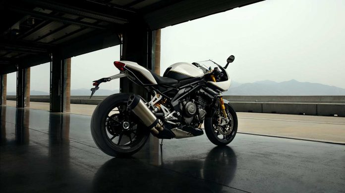 Triumph Speed Triple 1200 RR