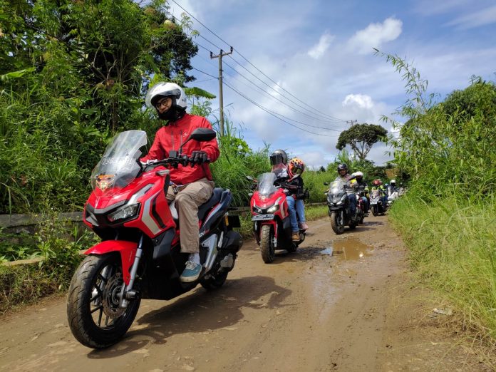 Berkendara di Jalan Rusak