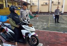 Ujian SIM C Berubah, Bikin Angka Delapan Jadi Begini Korlantas Polri resmi merombak materi ujian praktik pembuatan surat izin mengemudi (SIM) kendaraan roda dua. Ujian SIM C berubah mulai diterapkan (7/8/2023).