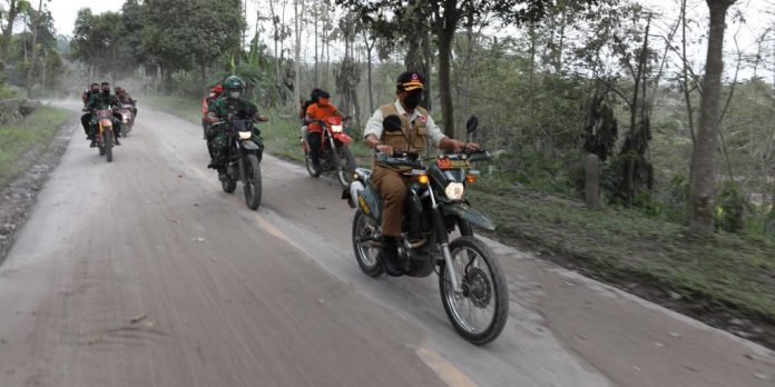 Kepala BNPB Meninjau Semeru