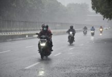 Tips Trik Berkendara Hujan