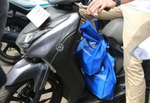 Tips Berkendara Membawa Barang dengan Skuter Matik, Tidak Boleh Asal! Membawa Barang dengan Skuter