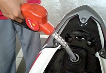 Isi Bensin Jangan Sampai Luber, Bisa Berbahaya! Isi bensin sepeda motor