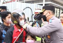 Polres Jakbar Bagikan Helm Gratis dalam Operasi Patuh 2022 Polres Jakarta Barat