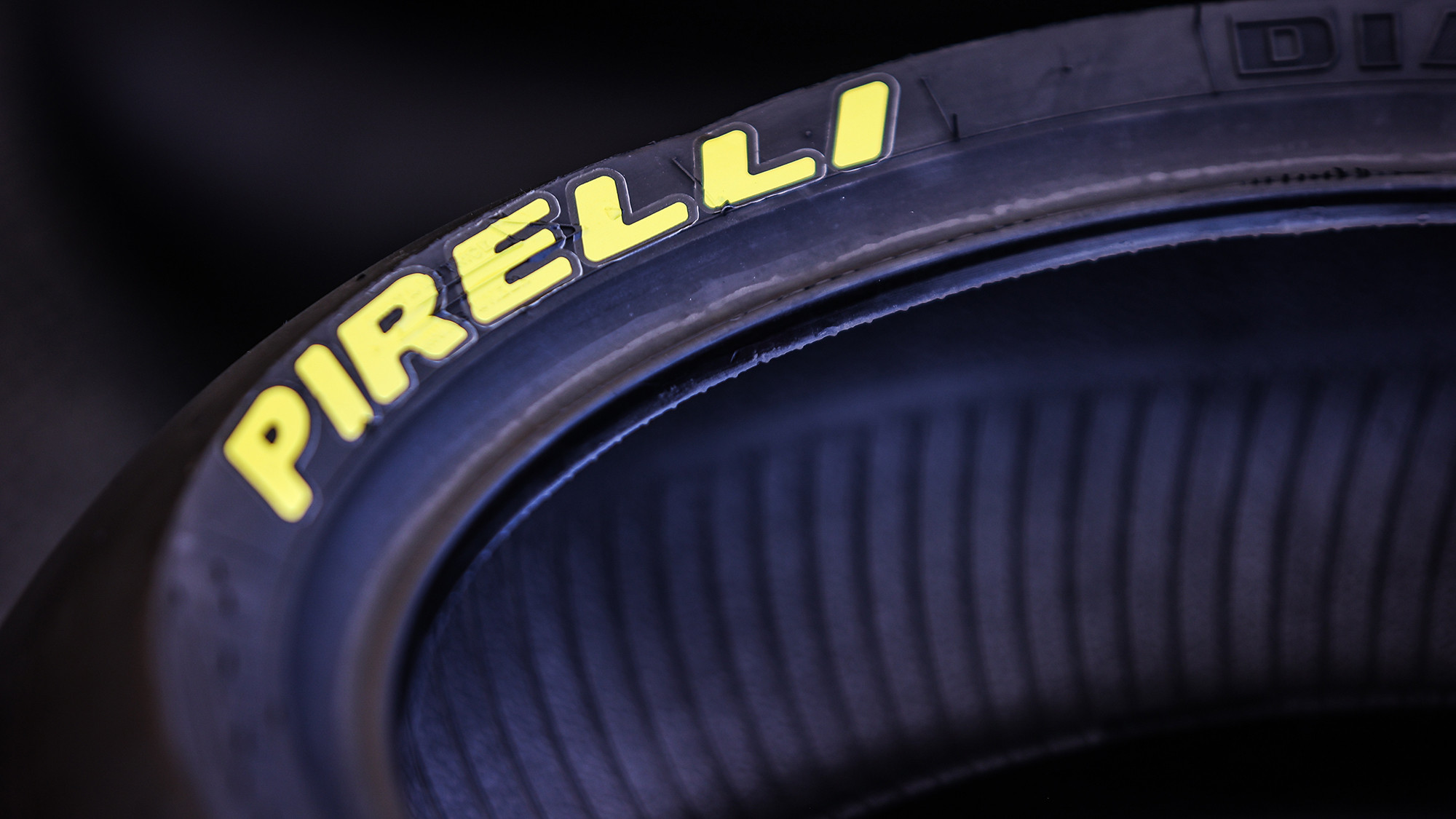 Пирелли производитель страна. Пирелли 2022. Pirelli wet 2022. Пирелли повер Джи. Обои на рабочий стол Pirelli.