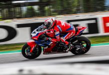 FP WorldSBK 2022 Katalunya, Lecuona Memimpin Diuntungkan Panas dan Hujan cukup mengejutkan dengan mengandalkan langsung 2 rookie. Begini refleksi HRC di WorldSBK 2022.
