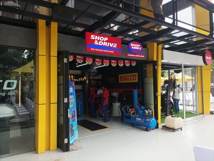 Shop&Bike Blackstone Garage