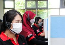 Manajemen Shop&Drive Turun Langsung Bagikan Voucher di Hari Pelanggan Nasional 2022 Shop&Drive Bagikan Voucher