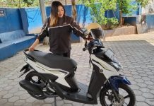 Lady Bikers, Begini Menggunakan Standar Tengah Sepeda Motor dengan Mudah Menggunakan Standar Tengah