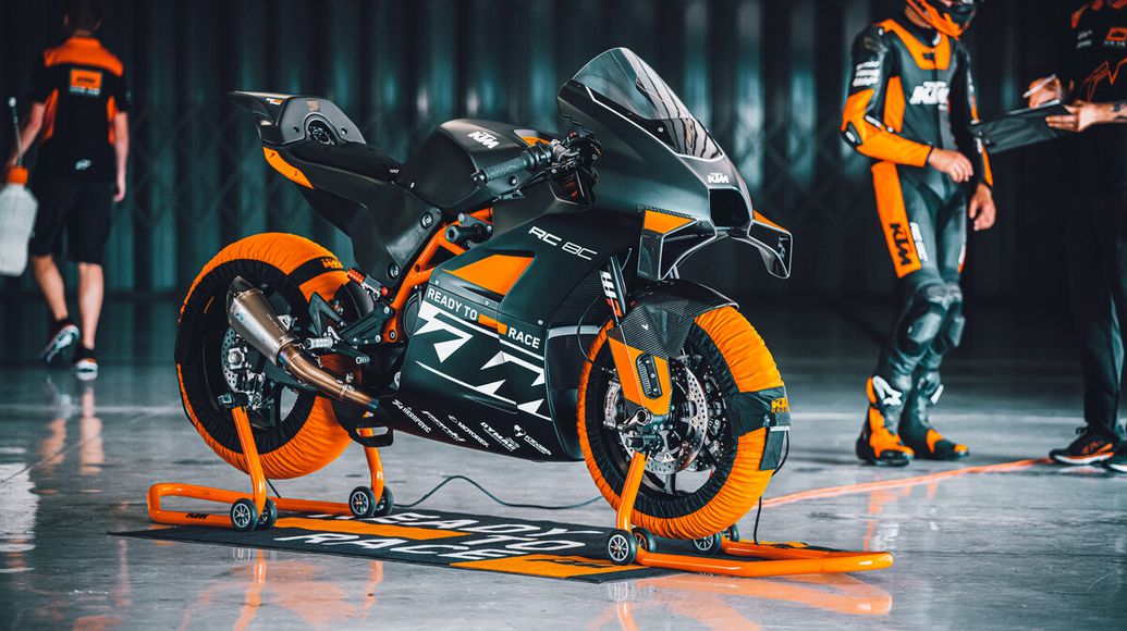 KTM RC8C 2023 Ludes